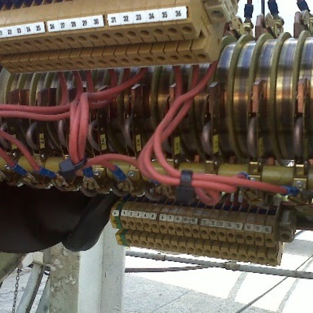 inspeccion-limpieza-y-control-de-carbones-en-cable-reel-de-grua-liebherr-lhm-320